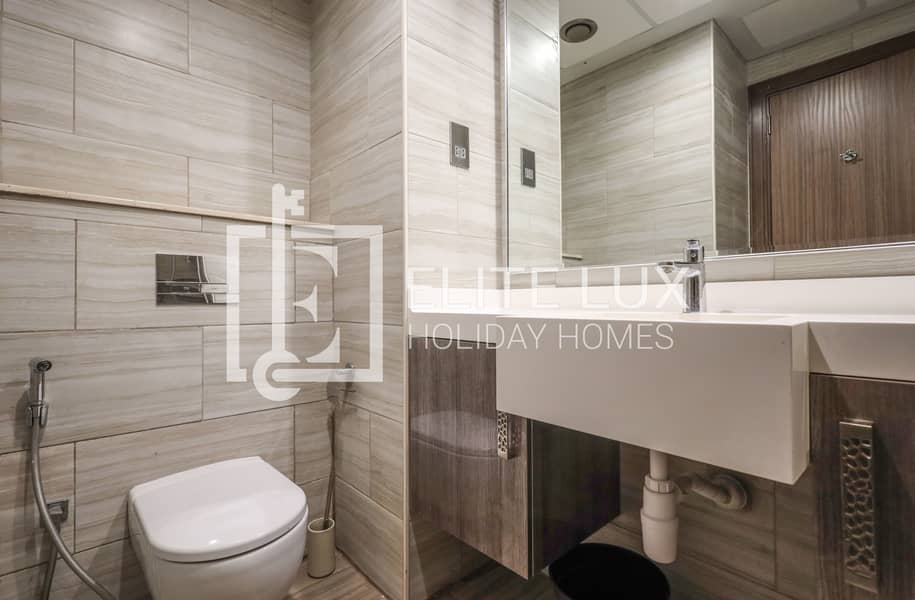 14 master toilet 1-min. jpg