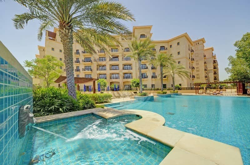 Large Spacious Living Area | 2 Master Bedrooms Large Spacious Living Area | 2 Master Bedrooms