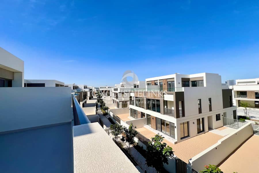 Stunning 4-Bedroom Villa in Tilal Al Ghaf Stunning 4-Bedroom Villa in Tilal Al Ghaf