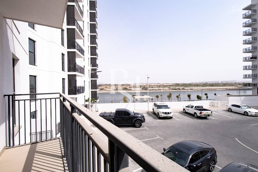 9 water-edge-yas-island-abu-dhabi-balcony (1). JPG