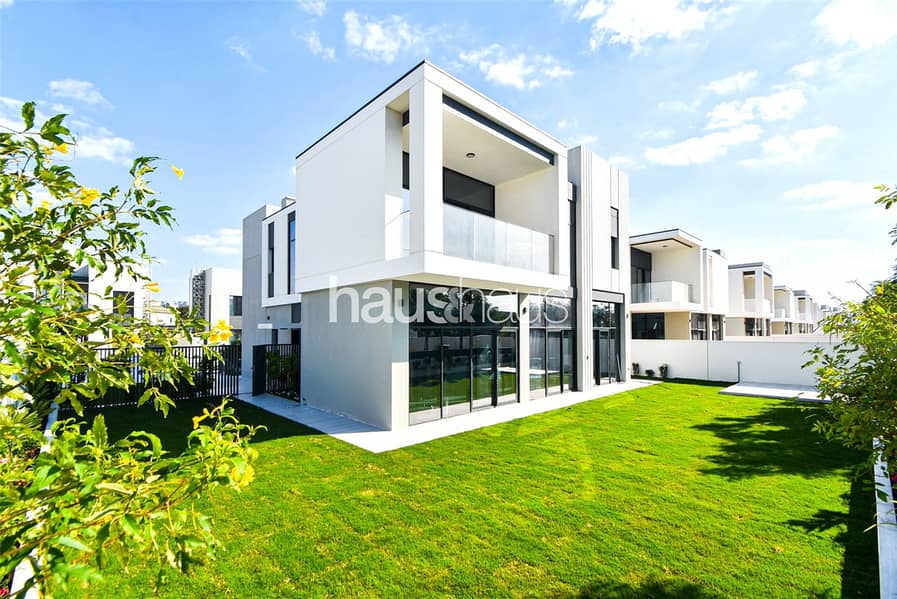 Fully Landscaped | Corner | Driver + Maid's Room