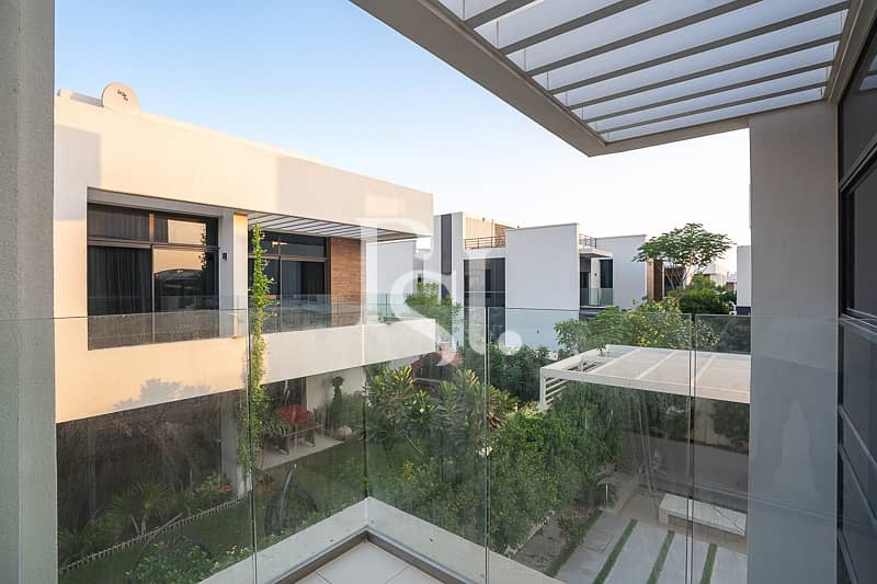 2 west-yas-abu-dhabi-yas-island-backyard-view. JPG