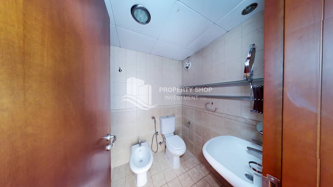 18 4-bedroom-villa-abu-dhabi-gates-seashore-bathroom. jpg