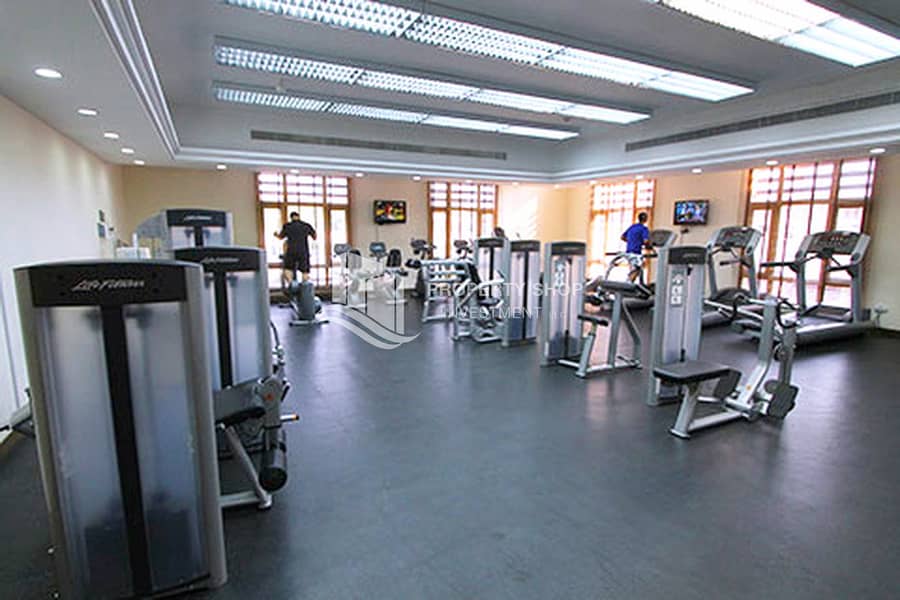 8 abu-dhabi-aldar-golf-gardens-community-gym. JPG