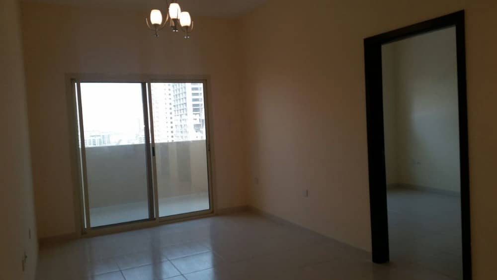 شقة في برج الزنبق،مدينة الإمارات‬ 1 غرفة 17000 درهم - 4102809