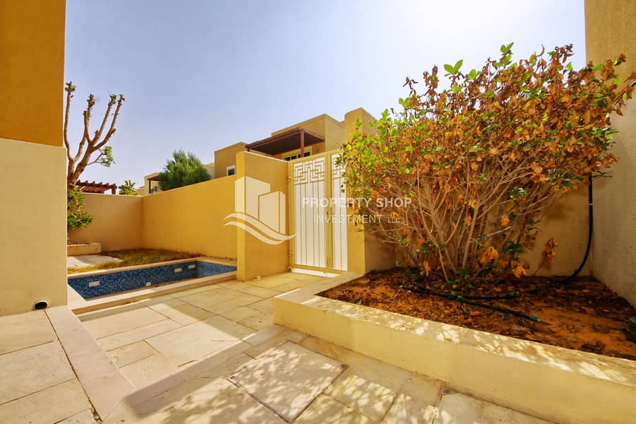 5 3-bedroom-villa-abu-dhabi-al-dar-al-raha-gardens-entry-court. JPG