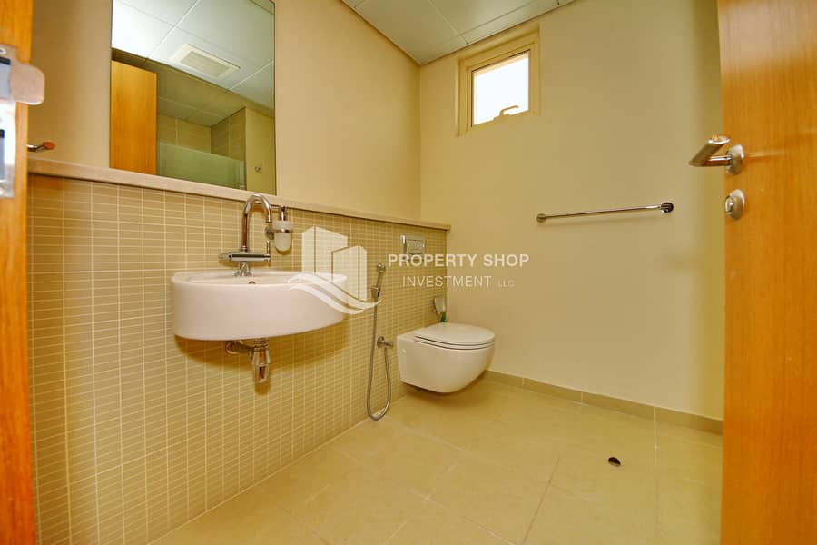 18 3-bedroom-villa-abu-dhabi-al-dar-al-raha-gardens-bathroom-2. JPG