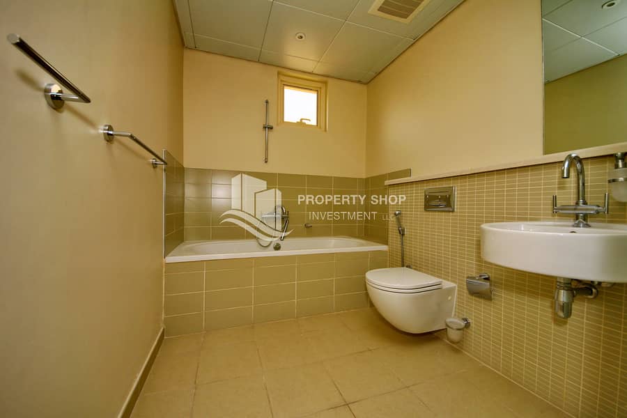 19 3-bedroom-villa-abu-dhabi-al-dar-al-raha-gardens-bathroom-1. JPG
