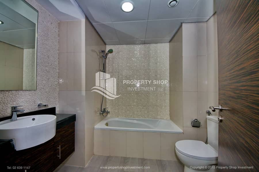 9 2-bedroom-townhouse-abu-dhabi-sieh-shuaib-al-ghadeer-bathroom. JPG