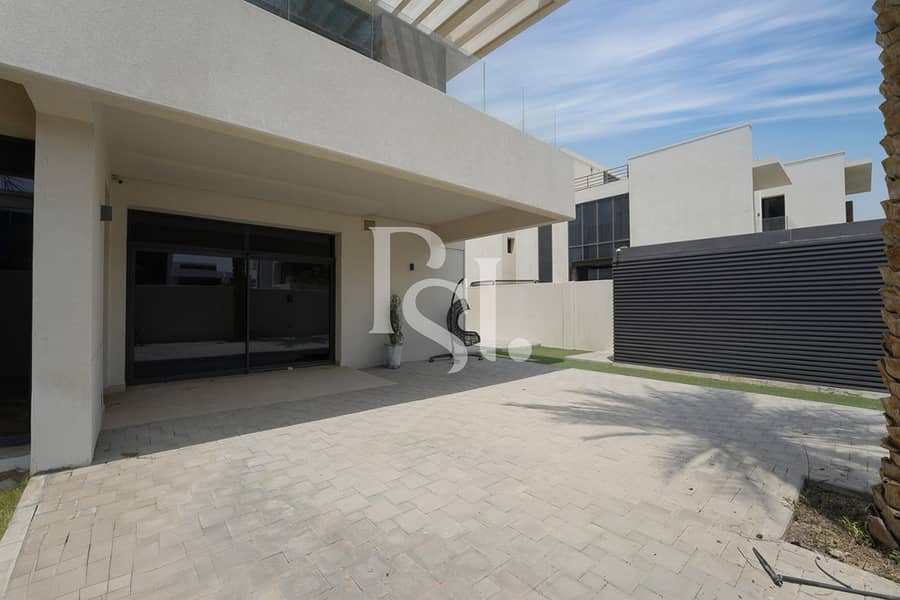 11 5BRM-Villa-VI61198-West-Yas-Yas-Island-Abu-Dhabi-UAE (5). jpg