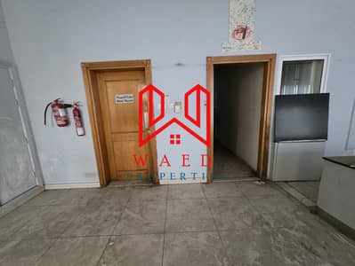 阿尔瓦达街， 夏尔迦 展览店面待租 - WhatsApp Image 2025-01-13 at 2.56. 32 PM. jpeg