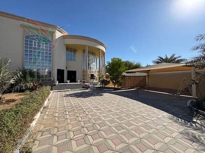 5BHK Viila in Compound Closets Front/Back yard