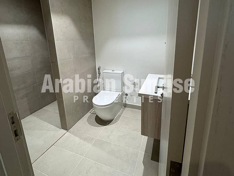 9 Noya-Luma-N3-Villa-057-3BR-Bathroom1. jpg