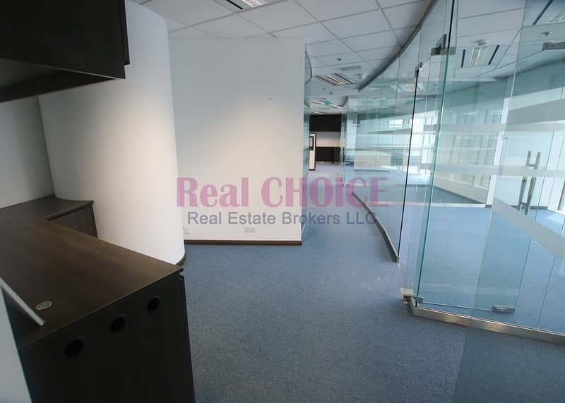 Fitted Spacious Office|Full Glass 10 Partitions