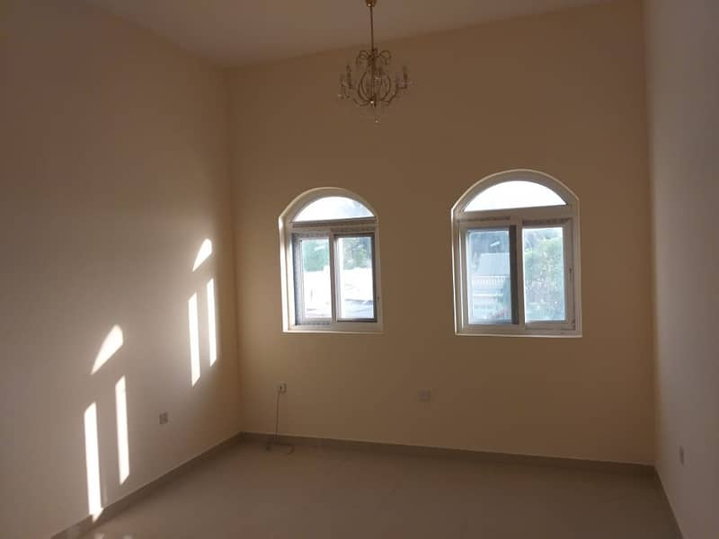 5 BHK D/S Villa with 3 master rooms, majlis,2 living dining, hoash, covd parking, C. A/C and gas