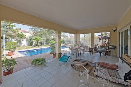 EXCLUSIVE | Large Plot with Private Swimming Pool EXCLUSIVE | Large Plot with Private Swimming Pool