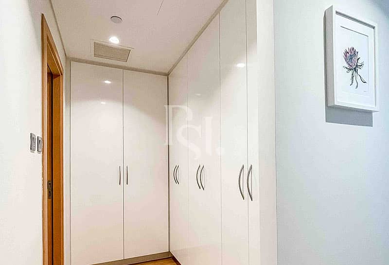 12 al-nada-al-raha-beach-abu-dhabi-2brm-closet. jpg