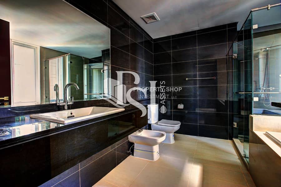 13 3-br-apartment-abu-dhabi-al-reem-island-marina-square-mag-5-residences-master-bathroom. JPG