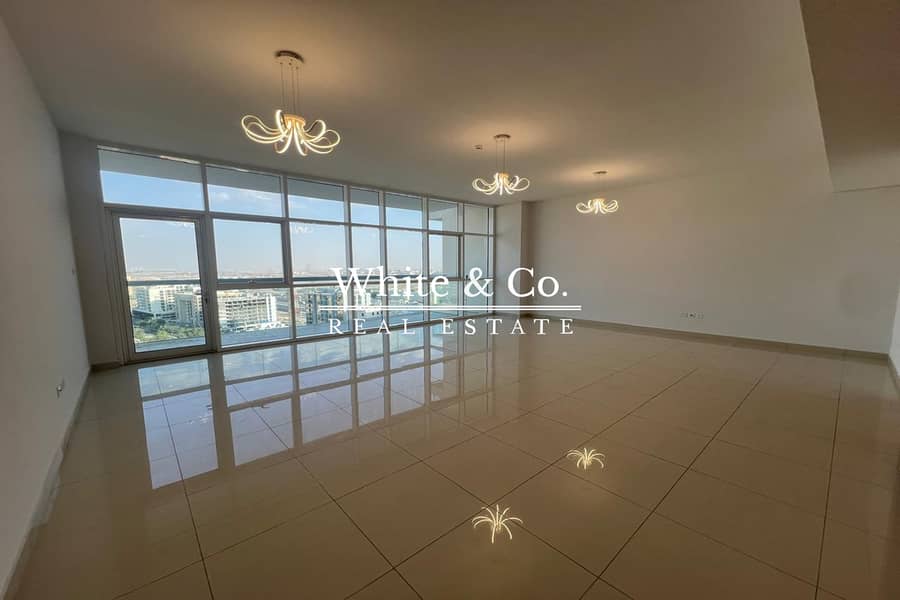 Spacious Unit | High Floor |Good Location