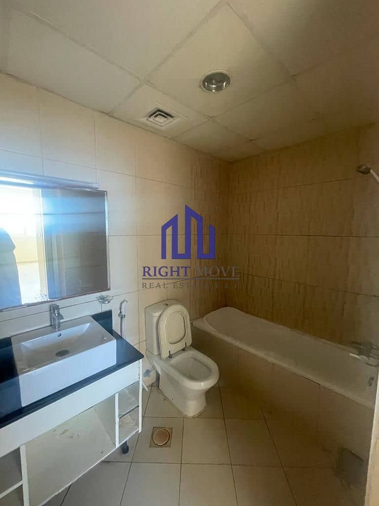 11 Master Room Bathroom