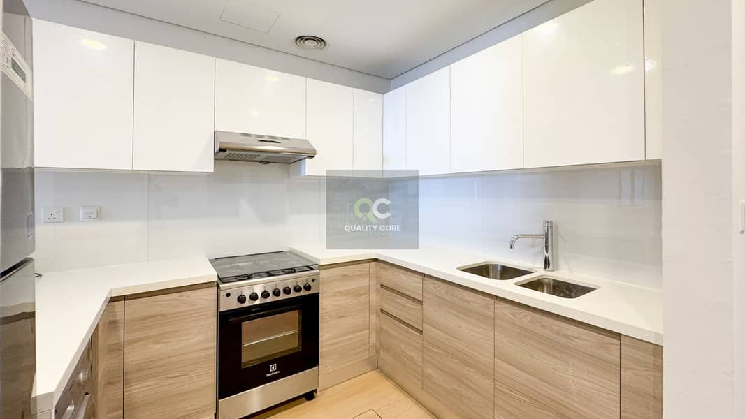 10 kitchen area. jpg