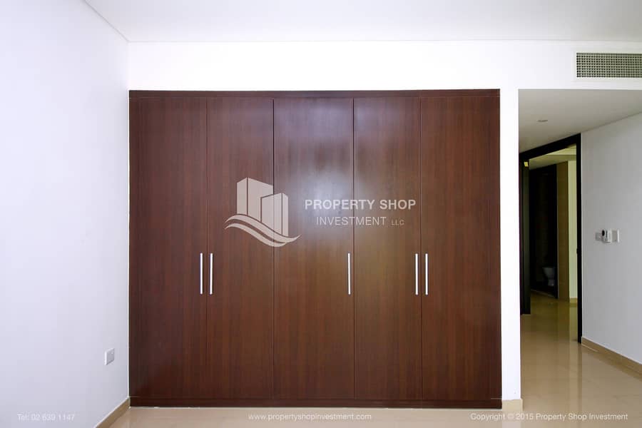 5 1-bedroom-apartment-al-reem-island-marina-square-rak-tower-built in-abinet. JPG