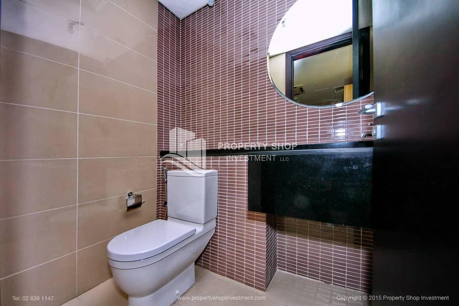 7 1-bedroom-apartment-al-reem-island-marina-square-rak-tower-powder room. JPG