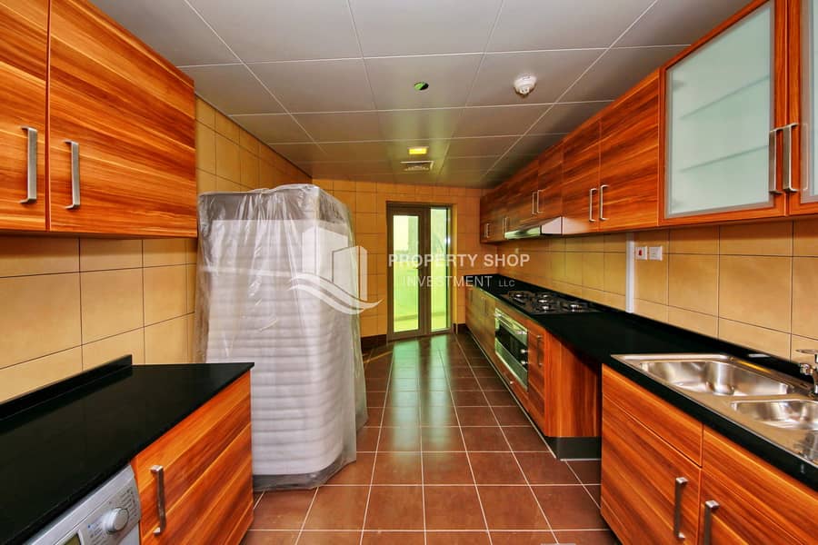 10 3-br-apartment-al-reem-island-shams-abu-dhabi-beach-tower-b-kitchen-1. JPG