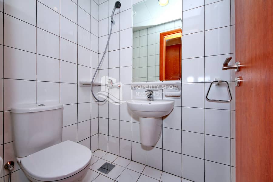 12 3-br-apartment-al-reem-island-shams-abu-dhabi-beach-tower-b-maids-bathroom. JPG