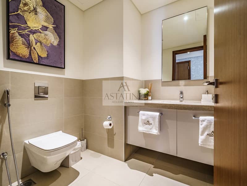 23 Toilet with Sink