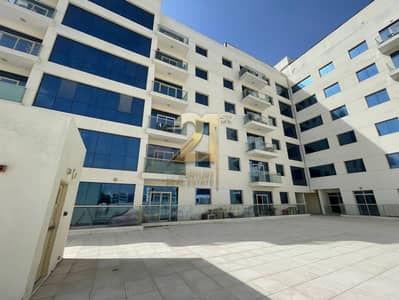 SPACIOUS | FAMILY FRIENDLY | VACANT