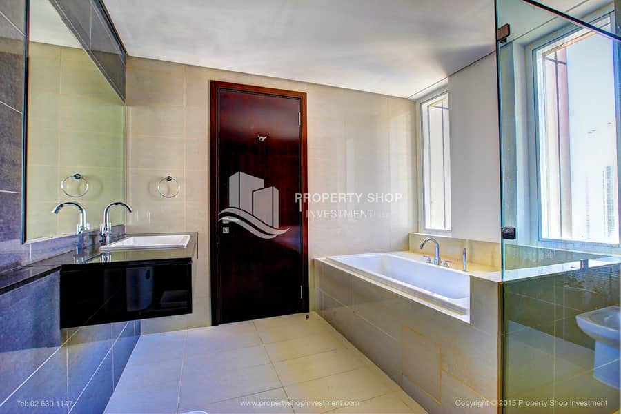 11 3-br-apartment-abu-dhabi-al-reem-island-marina-square-mag-5-residences-master-bathroom. JPG