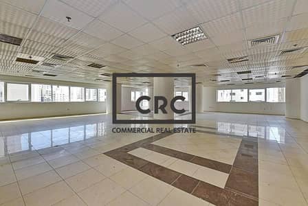 Office for Rent in Al Majaz, Sharjah - 180º Seaview Office | Chiller Free | Open Space
