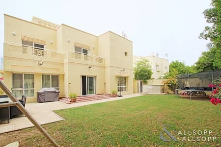 Next to Pool and Park | Upgraded | 5 Beds Next to Pool and Park | Upgraded | 5 Beds