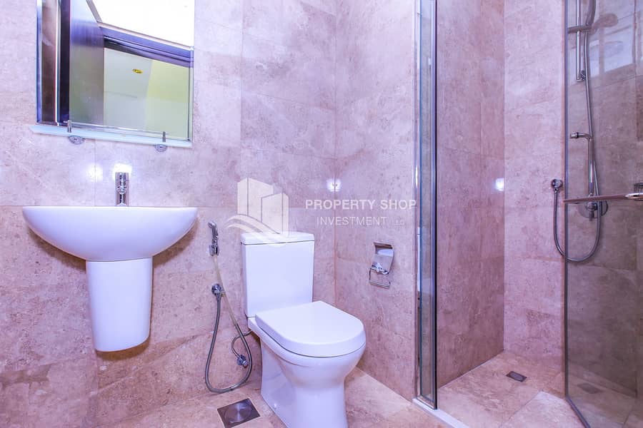 9 2-bedroom-apartment-al-reem-island-marina-square-ocean-terrace-bathroom-2. JPG