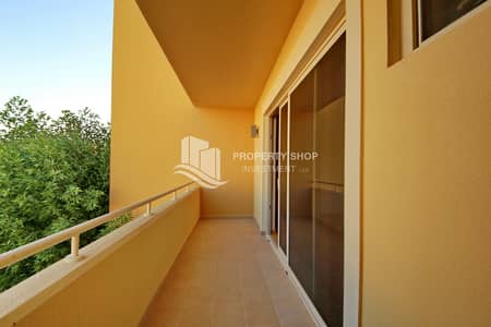 4 Bedroom Townhouse for Rent in Al Raha Gardens, Abu Dhabi - 4-bedroom-townhouse-abu-dhabi-al-dar-al-raha-gardens-balcony. JPG