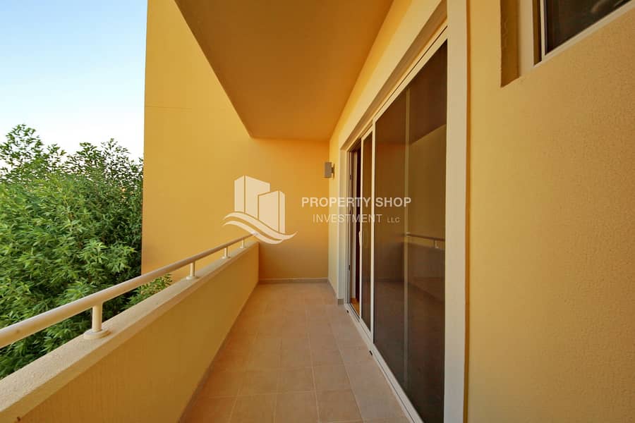 4-bedroom-townhouse-abu-dhabi-al-dar-al-raha-gardens-balcony. JPG