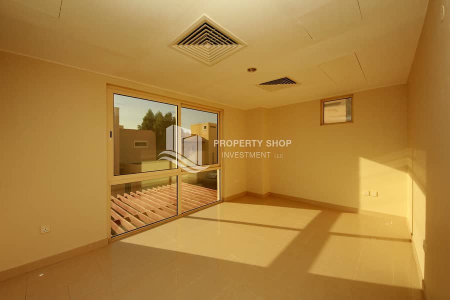 4 4-bedroom-townhouse-abu-dhabi-al-dar-al-raha-gardens-family-living. JPG