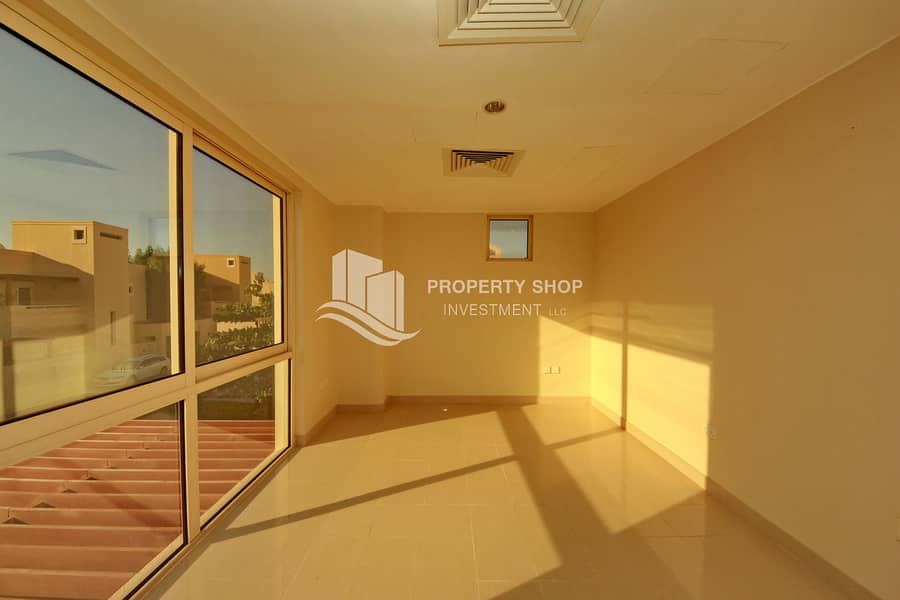 6 4-bedroom-townhouse-abu-dhabi-al-dar-al-raha-gardens-family-living-1. JPG