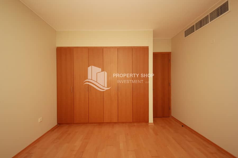 8 4-bedroom-townhouse-abu-dhabi-al-dar-al-raha-gardens-cabinet-1. JPG