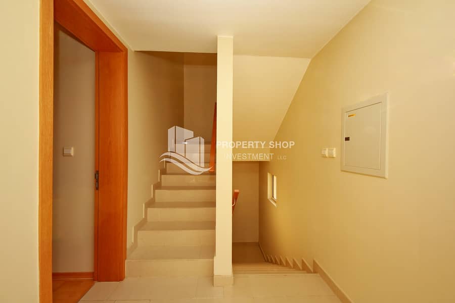 10 4-bedroom-townhouse-abu-dhabi-al-dar-al-raha-gardens-stairs-2. JPG