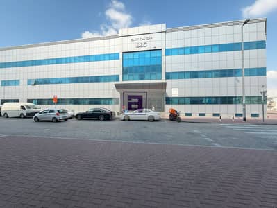 مکتب  للايجار في ديرة، دبي - dbc building outside. jpg