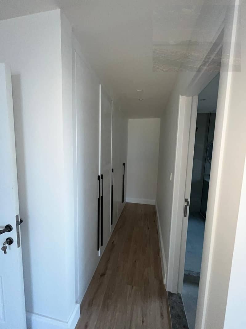 14 walkin closet. jpg
