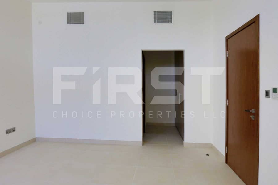 10 Internal Photo of 5 Bedroom Villa in West Yas Yas Island Abu Dhabi UAE (32). jpg