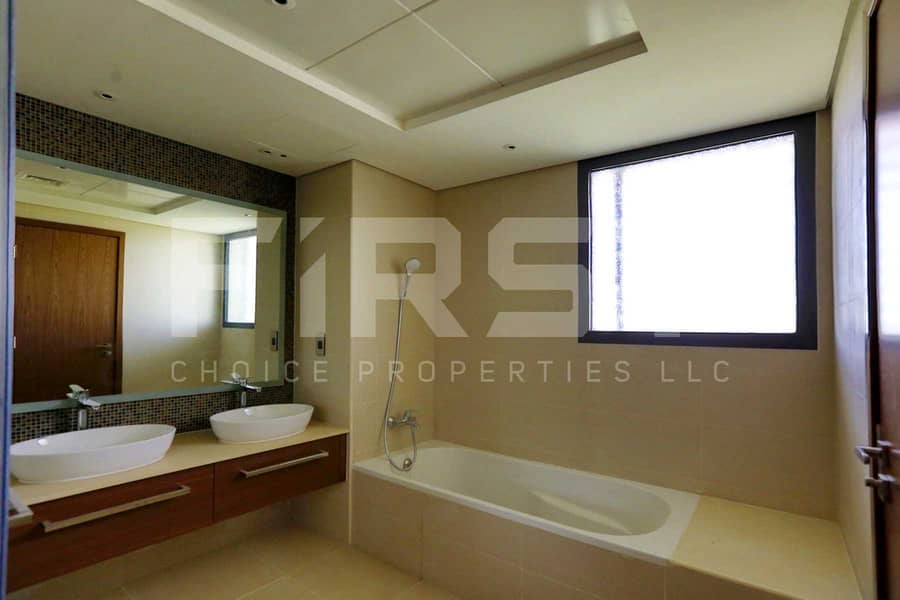 18 Internal Photo of 5 Bedroom Villa in West Yas Yas Island Abu Dhabi UAE (18). jpg