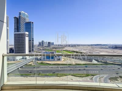 1 Bedroom Flat for Sale in Business Bay, Dubai - Investors Deals | Sea View |  Canal View