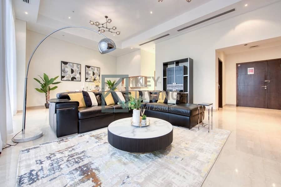 2 Living Area (3). jpg