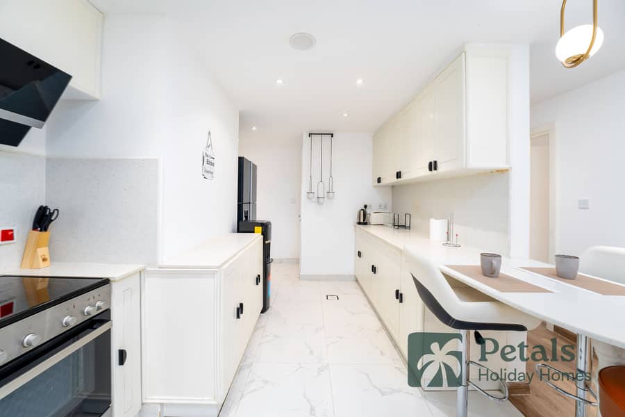 32 Kitchen--3. jpg