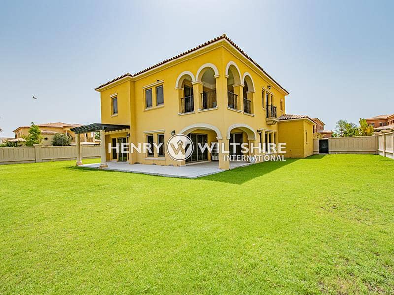 Exclusive community l Beautifully landscaped villa