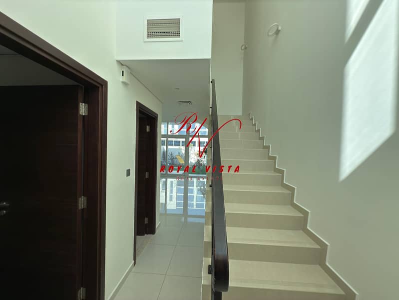 8 17f17089-eaa4-4d89-80ab-0569b49b7848. jpg